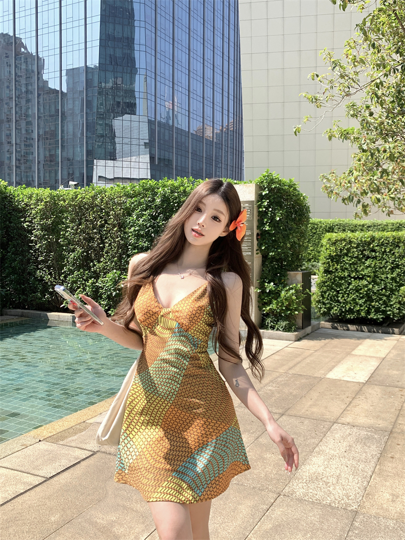 실사 여름 새로운 작은 대중 고유 한 섹시함 불규칙 배색 프린트 비스듬한 자르다 슬림해 보이는 슬립 여성 드레스