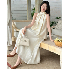 批发夏新款高级感连衣裙浅色气质设计感<b class='q'>时尚</b><b class='q'>个性</b>百搭度假高级两件套