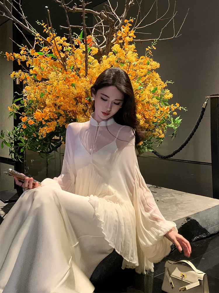 저녁 연 진짜 사진 찍기 새로운 부유 한 가족 여가 여성 2025 봄 여름 스탠드 칼라 디자인 센스 맨위 슬립 드레스
