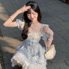 批发蓝色方领蕾丝边连衣裙夏季2026设计感重工碎花<b class='q'>蓬蓬</b>裙女孩度假<b class='q'>短裙</b>