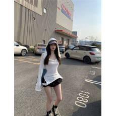 批发白色长袖T恤修身显瘦设计感连帽上衣女花苞短<b class='q'>裤</b>两件套