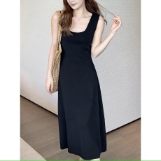 批发高档<b class='q'>正品</b>新新款U领小个子<b class='q'>连衣裙</b>夏季高级感气质长裙子女装针织包