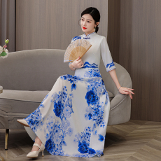 批发改良版奥黛走秀旗袍女2026新款中式礼仪合唱团<b class='q'>演出服</b>年轻款青花瓷
