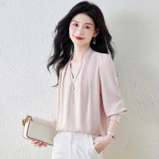 批发职业通勤高级感2026年春季新款百搭法式V领衬衫缎面韩版<b class='q'>OL</b>范上衣