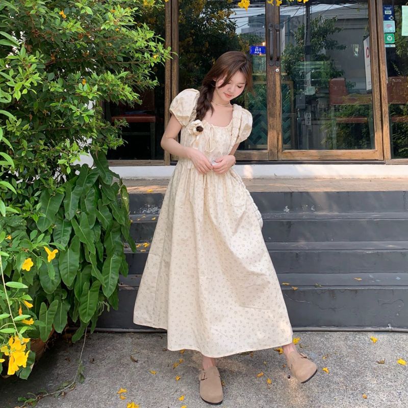 미니멀리즘 꽃무늬 작은 청신 거품 소매 여성 드레스 여름 2025 새로운 허리 수축 한 마디 슬림해 보이는 레이스업 롱 스커트