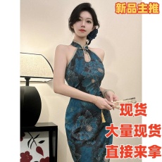 批发国风新中式提花缎面改良旗袍绝美气质风情万种挂脖连衣裙子女<b class='q'>秋</b>装