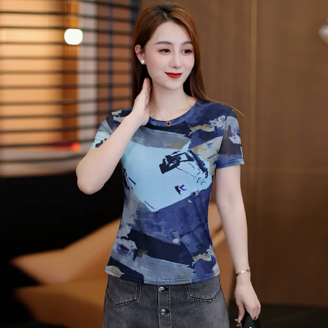파란색 잉크 페인팅 프린트 반팔 티셔츠 여성 여름 새로운 망사 얇은 스타일 다용도 몸매 가꾸기 슬림해 보이는 맨위