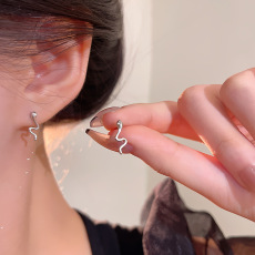 批发简约迷你小巧蛇形耳钉女可爱百搭气质耳环时尚高级感耳饰品批发