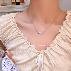 批发轻奢小众仿玉髓小猫咪吊坠项链女小红书同款简约时尚气质花朵颈链