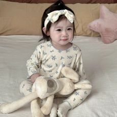 批发婴幼儿家居服套装春秋季新款女宝宝长袖碎花睡衣睡裤分体时髦分体