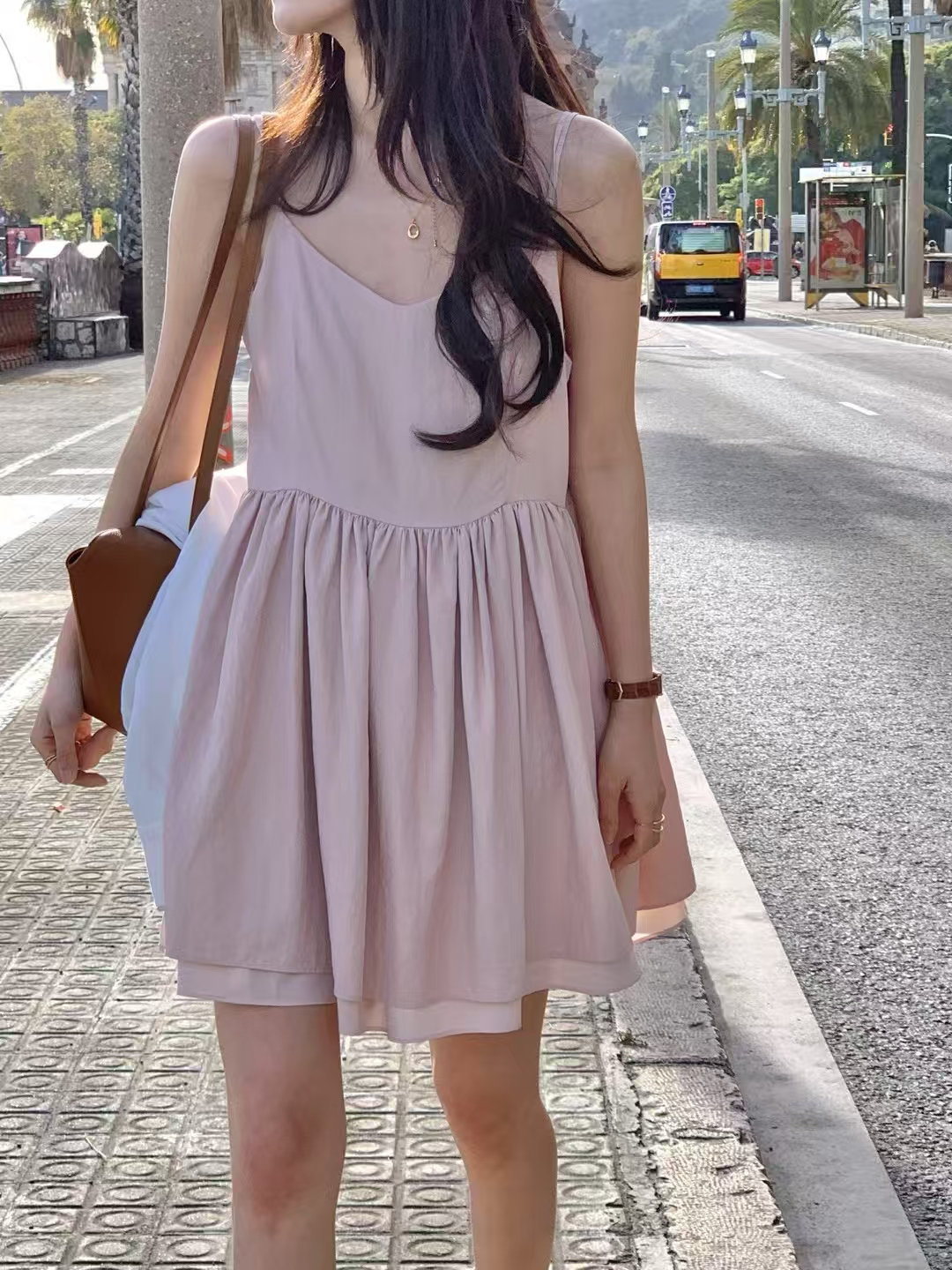 있음 선적 착용 가져 가라. 날카로운 무기 미니멀리즘 부드러운 바람 V넥 계단식 디자인 하이웨이스트 슬림해 보이는 슬립 드레스 삼색