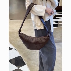 批发包包女2025秋冬牛角包小众质感可颂包 法式时尚饺子包斜挎胸腰包