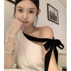 批发蝴蝶结绑带斜肩短袖针织T恤女夏季修身设计感白色辣妹<b class='q'>打底衫</b>上衣