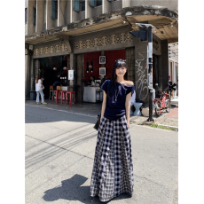 批发实拍实价设计感修身显瘦不规则辣妹露肩上衣+大裙摆拼接格子长<b class='q'>裙</b>