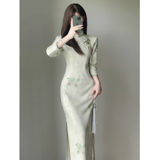 批发长款绿色旗袍新中式国风2026新款连衣裙改良年轻款少女高级感<b class='q'>秋</b>季