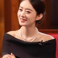 批发<b class='q'>赵</b><b class='q'>丽</b><b class='q'>颖</b>明星<b class='q'>同款</b>上衣女2025秋孔雪儿毛衣明星一字肩露肩黑色针织衫