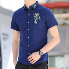 批发夏季短袖衬衫青年韩版潮流青春帅气修身免烫纯色绣花衬衣刺绣薄款