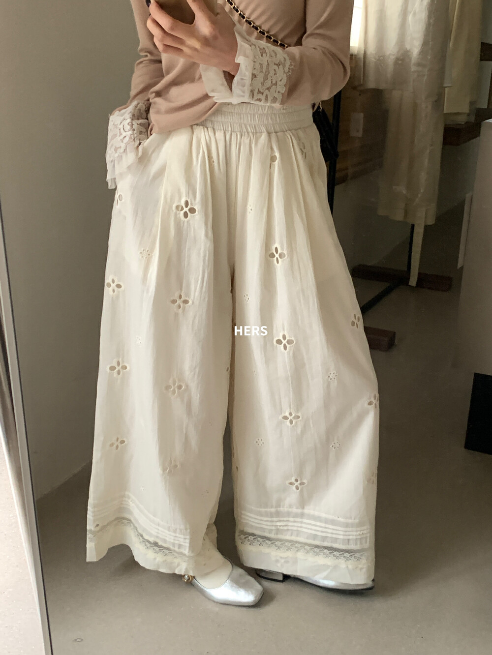 봄 새로운 단순한 매일 통근 휴가 센스 빈 레이스 스티치 펄럭 이는 캐주얼 바지 한국어 버전 느슨한 와이드 레깅스 바지