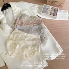 批发4条装中高腰<b class='q'>女</b>士<b class='q'>内裤</b>莱赛尔面料7A桑蚕丝底档包臀少<b class='q'>女</b>三角裤跨境