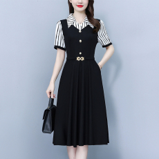 批发条纹气质假两件套<b class='q'>大码</b><b class='q'>女</b>装胖mm胖妹妹短袖<b class='q'>连衣裙</b>中长款春秋季新款