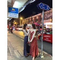 批发法式纯欲辣妹碎花吊带<b class='q'>连衣裙</b>小个子收腰显瘦气质洋气穿搭复古长裙