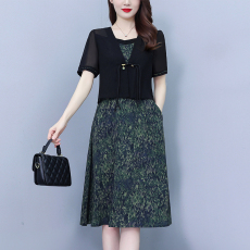 批发<b class='q'>贵</b><b class='q'>夫人</b>裙子女夏天2026新款妈妈高端<b class='q'>贵</b>气轻奢时尚假两件遮肚连衣裙