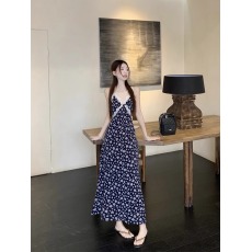 批发法式纯欲红色碎花吊带连衣裙气质性感辣妹度假风显瘦蕾丝设计长裙