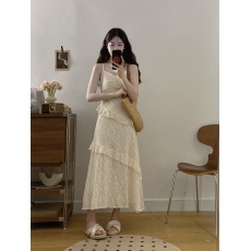 批发实拍2026<b class='q'>大码</b>夏新款法式温柔小众杏色蕾丝荷叶边打底吊带长连衣裙