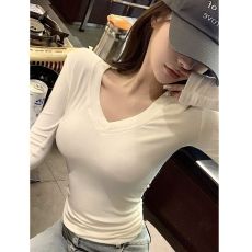 批发纯欲辣妹v领内搭新款春秋高级感独特别致修身长袖t恤打底上<b class='q'>衣服</b>女
