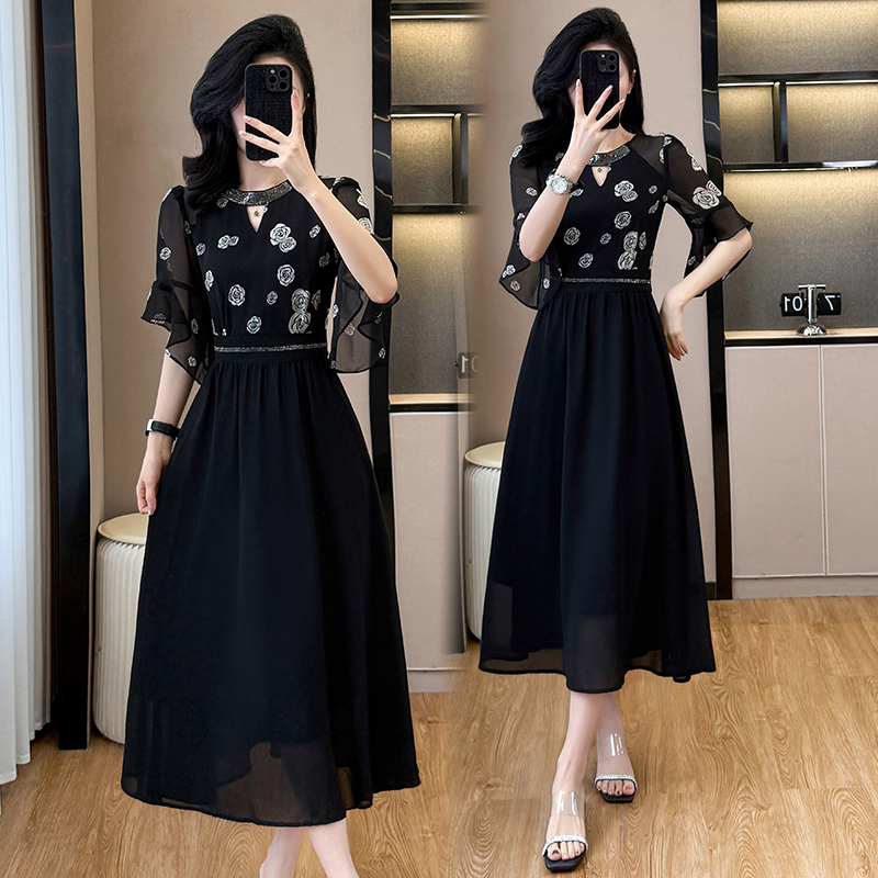 FA14185# 大码女装夏季时髦设计感领口烫钻显瘦拼接碎花雪纺中长连衣裙 服裝批發女裝批發服飾貨源