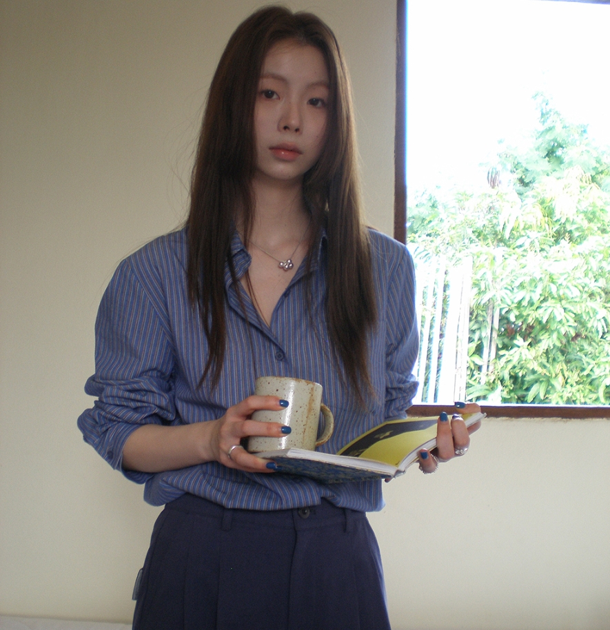 hellooo eat 느긋한 센스 레트로 스트라이프 셔츠 2026 디자인 센스 폴로 칼라 셔츠 얇은 스타일 긴팔 맨위