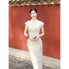 批发温言蝴蝶提花改良<b class='q'>旗袍</b>女2026夏订婚国风新中式连衣裙