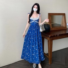 批发实拍现货~蓝色碎花<b class='q'>蕾丝</b>吊带大码连衣裙度假风夏新款防晒<b class='q'>开衫</b>套装