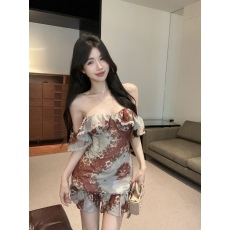 批发实拍实价 碎花<b class='q'>连衣裙</b>女新款法式包臀<b class='q'>抹胸</b>印花裙子带胸垫