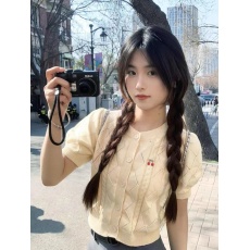 批发法式奶黄色镂空短袖<b class='q'>针织衫</b>2026夏季新款泡泡袖短款开衫<b class='q'>女</b>