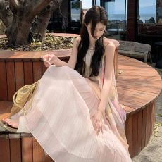 批发多巴胺穿搭夏天2026新款女装<b class='q'>长裙</b>扎染印花宽松修身雪纺吊带<b class='q'>连衣裙</b>