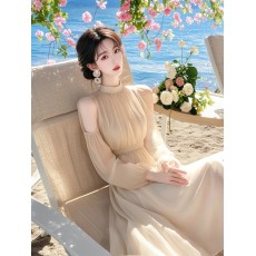 批发茶歇法式杏色露肩雪纺连衣裙2026新款<b class='q'>秋装</b>度假风独特别致收腰长裙