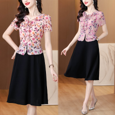 批发实拍 2026夏季新款大码短袖<b class='q'>连衣裙</b>假两件拼接裙子收腰洋气