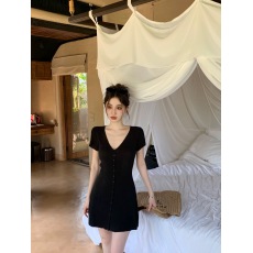 批发纯欲简约V领针织<b class='q'>连衣裙</b>女2026夏季新款<b class='q'>修身</b>显瘦收腰A字裙薄款短裙