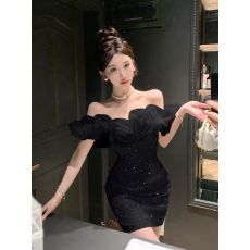 批发实拍  实价 设计感玫瑰花朵<b class='q'>一字肩</b>连衣裙