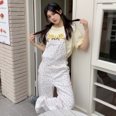 批发实拍田园风碎花工装<b class='q'>背带裤</b>女夏季2024新款休闲设计感小个子连体裤