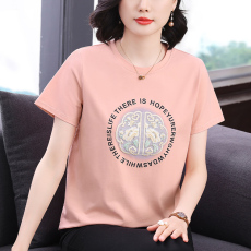 批发<b class='q'>妈妈装</b>2026春季新款圆领短袖女T恤高级感刺绣印花宽松拼接<b class='q'>上衣</b>女