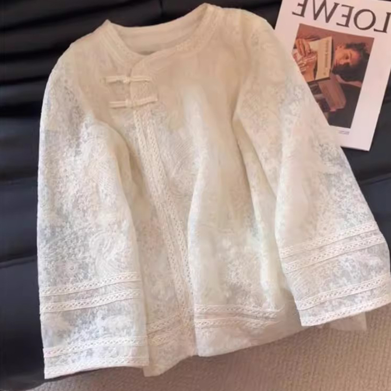 레이스 레이스 화이트 셔츠 2026 새로운 디자인 센스 작은 대중 품격 프랑스식 고급 센스 홀로우 아웃 맨위 여성 봄