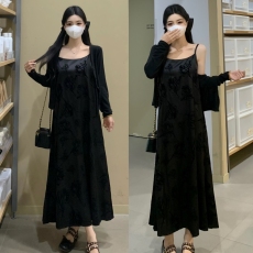 批发实拍 2025新款孕妇装秋装 植绒吊带裙黑色开衫两件套