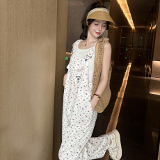 批发2025韩版小碎花白色休闲<b class='q'>背带裤</b>女春夏全棉连体裤宽松长裤子套装