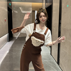 批发实拍2025棕色小狗<b class='q'>背带裤</b>女小众设计感灯芯绒阔腿裤宽松休闲直筒裤