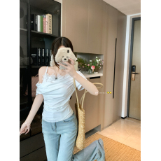 批发实拍大码女装新款纯欲风<b class='q'>蕾丝拼接</b>假两件辣妹烫领立体花朵两穿T恤