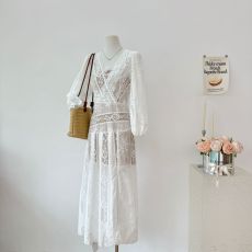 批发浪漫花型 绣花面料复杂拼接气质浪漫氛围高级感蕾丝<b class='q'>连衣裙</b>两件套