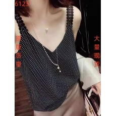 批发一线<b class='q'>品牌</b>折扣捡漏V领波点缎面吊带背心女外穿内搭打底无袖上衣