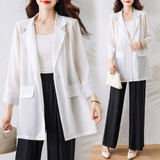 批发冰丝<b class='q'>小西装</b>垫肩防晒外套女2025夏新款蕾丝拼接外套胖mm薄款空调衫